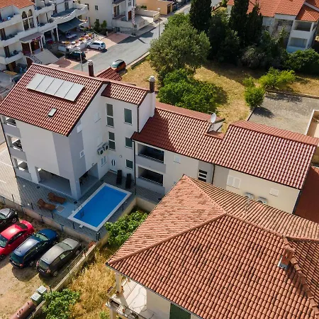 Mijo, Apartament *