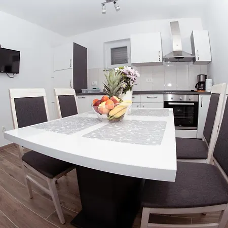 Apartman Mijo, *