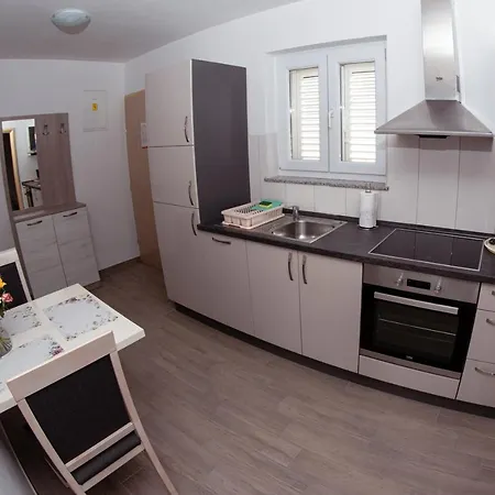 Mijo, Apartman *