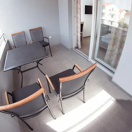 Mijo, Apartment